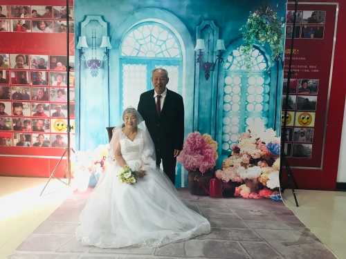 兴仁婚纱店_婚纱店(3)